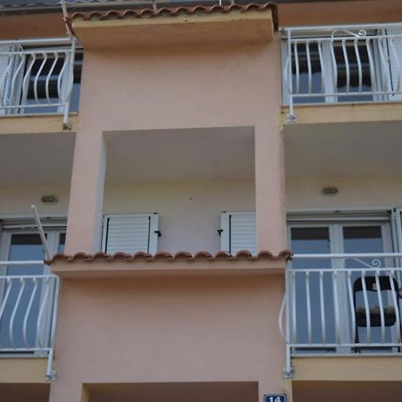 Apartments Marta Kaštel Novi Eksteriør bilde