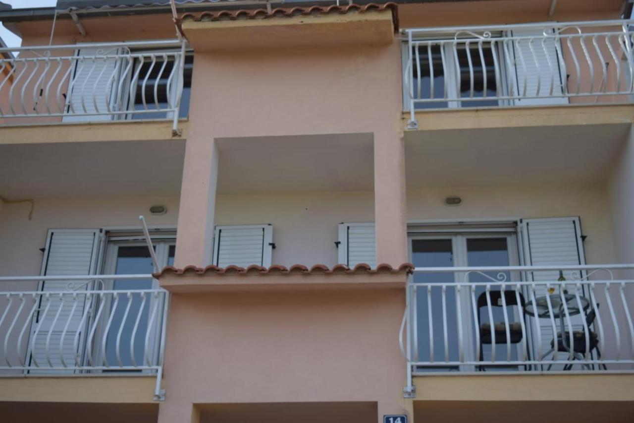 Apartments Marta Kaštel Novi Eksteriør bilde