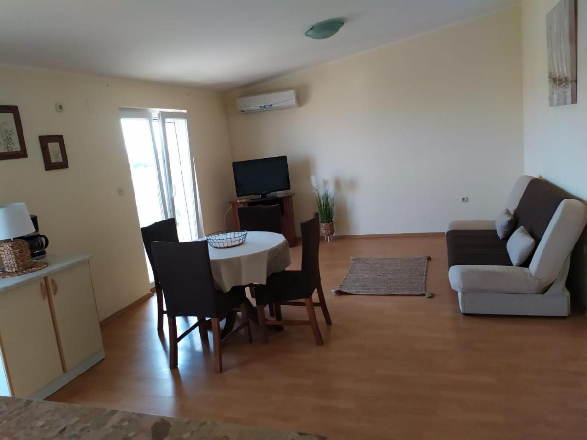 Apartments Marta Kaštel Novi Eksteriør bilde