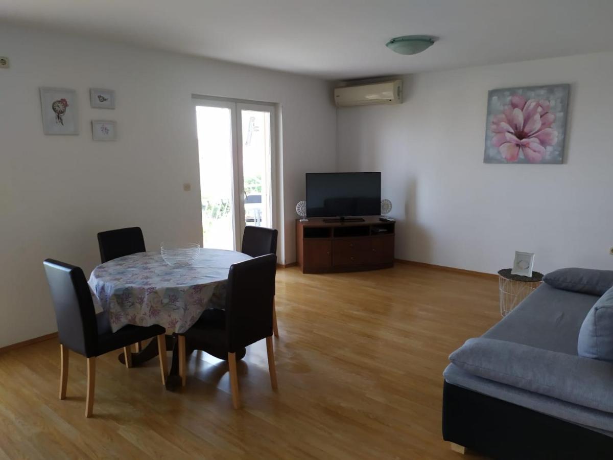 Apartments Marta Kaštel Novi Eksteriør bilde