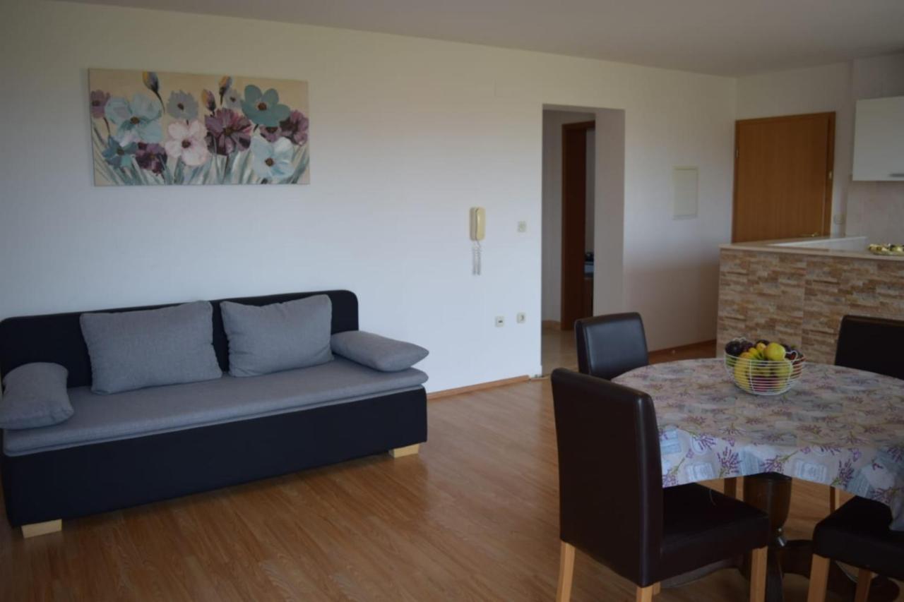 Apartments Marta Kaštel Novi Eksteriør bilde