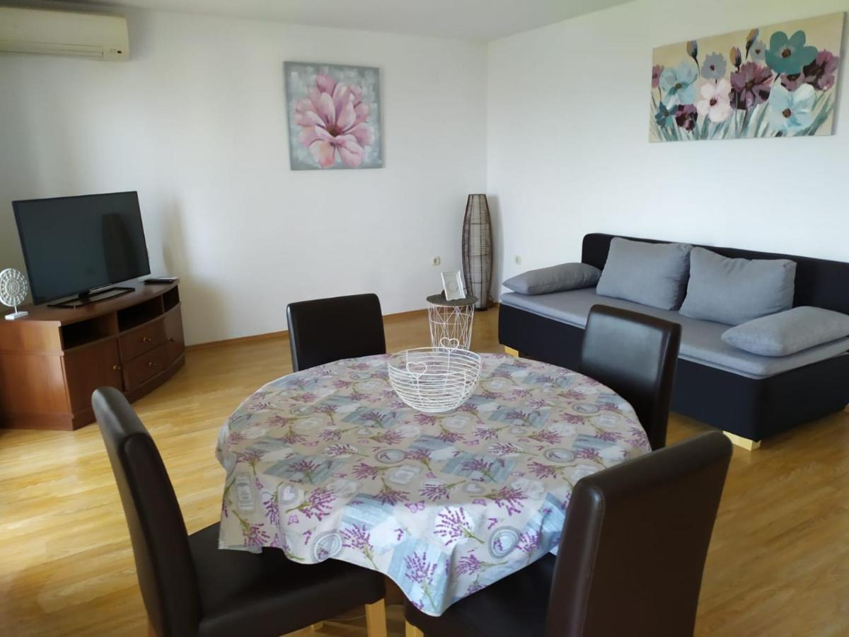 Apartments Marta Kaštel Novi Eksteriør bilde