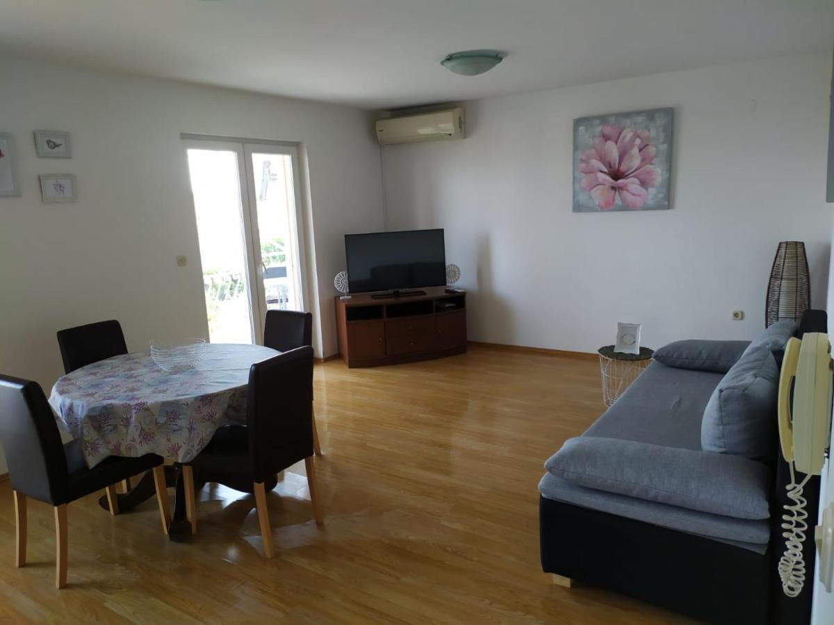 Apartments Marta Kaštel Novi Eksteriør bilde