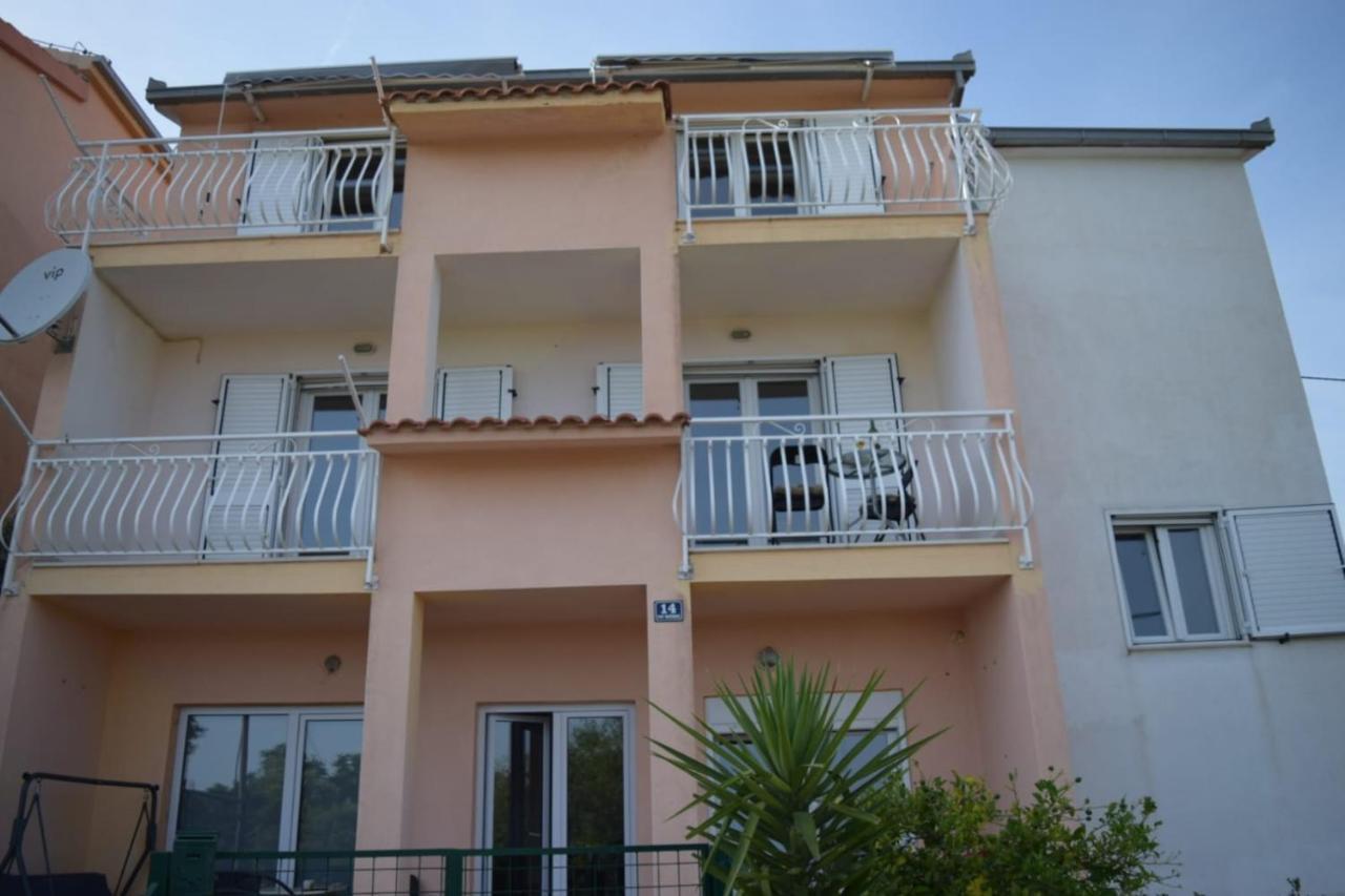 Apartments Marta Kaštel Novi Eksteriør bilde